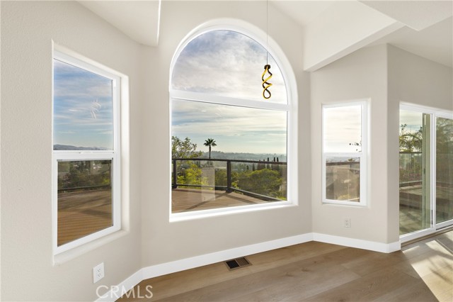 Detail Gallery Image 4 of 49 For 1522 Maxwell Ln, Vista,  CA 92084 - 3 Beds | 2/1 Baths