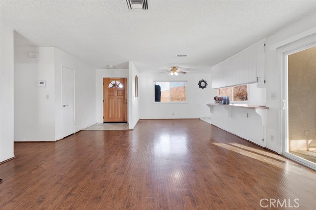 Detail Gallery Image 5 of 26 For 7946 Gaylop Ave, Hesperia,  CA 92345 - 3 Beds | 2 Baths