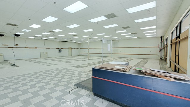  Commercial for Sale in Phelan, California