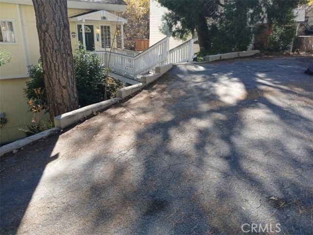 Detail Gallery Image 30 of 31 For 23883 Zuger, Crestline,  CA 92325 - 2 Beds | 2/1 Baths