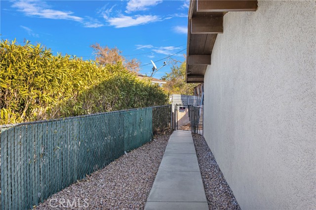 Detail Gallery Image 13 of 15 For 15533 Heartsease Ln, Victorville,  CA 92395 - 3 Beds | 1/1 Baths