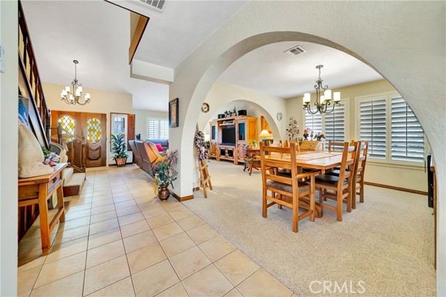 Detail Gallery Image 8 of 74 For 433 Fairway Dr, Palmdale,  CA 93551 - 5 Beds | 3/1 Baths