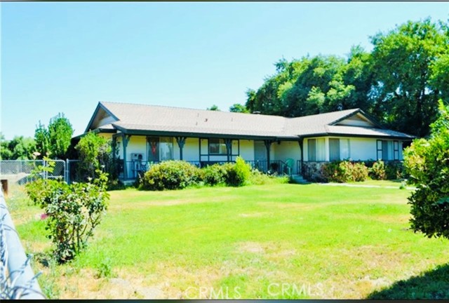 2750 W Devonshire Avenue, Hemet CA: https://media.crmls.org/medias/f6e102f8-dd96-4bcb-bf3e-58ec2db0f1b3.jpg