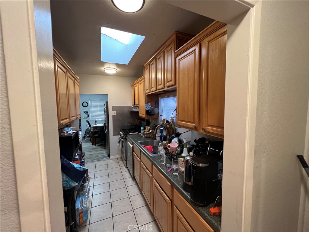 https://media.crmls.org/medias/f6e118f9-f7ba-48c6-bb6c-ed7ed2cb51a4.jpg?preset=X-Large