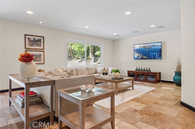 Detail Gallery Image 14 of 25 For 25171 Stageline Dr, Laguna Hills,  CA 92653 - 5 Beds | 4/1 Baths