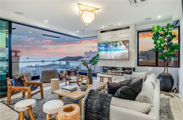 200 40th Street, Manhattan Beach, California 90266, 4 Bedrooms Bedrooms, ,4 BathroomsBathrooms,Residential,Sold,40th,SB22010624