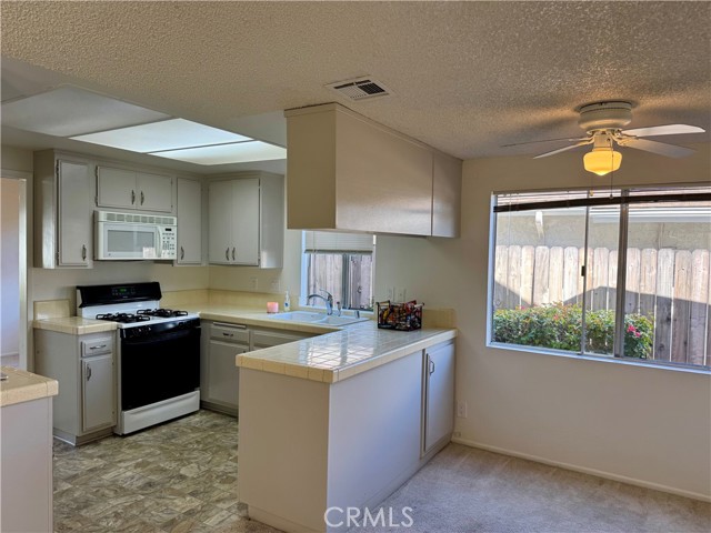 Detail Gallery Image 3 of 6 For 1577 Glenbrock, Thousand Oaks,  CA 91320 - 4 Beds | 2 Baths