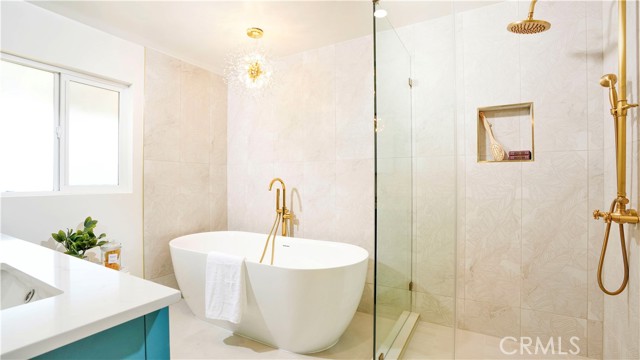 17698 Locust Street, Fountain Valley CA: https://media.crmls.org/medias/f6e2fd3c-b0f4-49e0-897c-46d12ae6f931.jpg