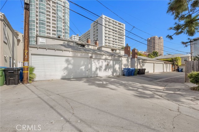 Detail Gallery Image 4 of 19 For 10372 Ashton Ave, Los Angeles,  CA 90024 - 2 Beds | 4 Baths