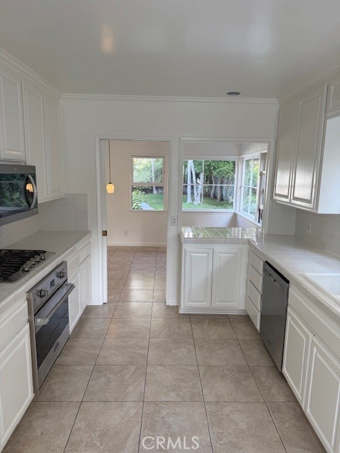 Detail Gallery Image 3 of 7 For 65 Beacon Bay, Newport Beach,  CA 92660 - 4 Beds | 3 Baths