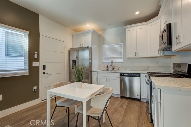 Detail Gallery Image 15 of 18 For 1364 S Ridgeley, Los Angeles,  CA 90019 - 3 Beds | 4 Baths