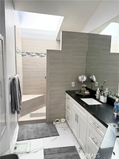 305 21st Street, Huntington Beach CA: https://media.crmls.org/medias/f6e47bcc-60b5-4526-b0d5-01f31bf64b15.jpg