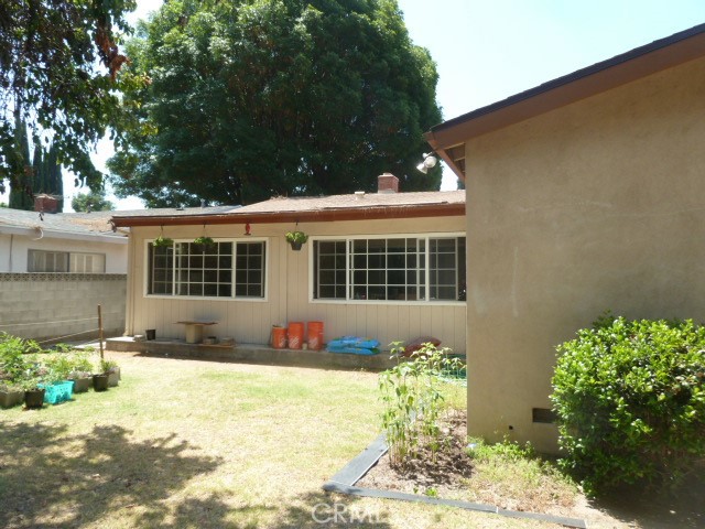 15411 Runnymede Street, Van Nuys CA: https://media.crmls.org/medias/f6e4eacc-d390-41c8-ab15-26d1bac5dc50.jpg