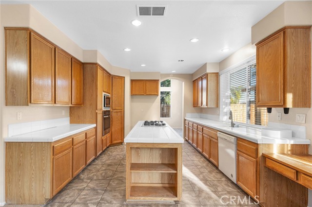 23515 Mountainside Court, Murrieta CA: https://media.crmls.org/medias/f6e51245-5763-4919-b168-58f1f572110b.jpg