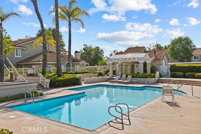 28 Via Terrano, Rancho Santa Margarita CA: https://media.crmls.org/medias/f6e5657e-06eb-4352-a46b-30142a3fa21c.jpg