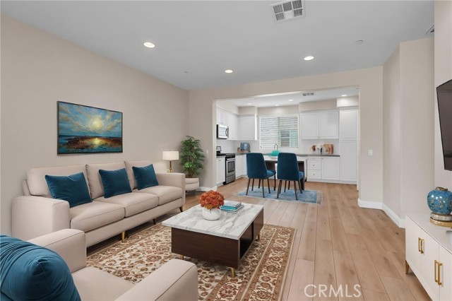 Detail Gallery Image 8 of 28 For 137 Macintosh Way, Upland,  CA 91786 - 2 Beds | 4 Baths