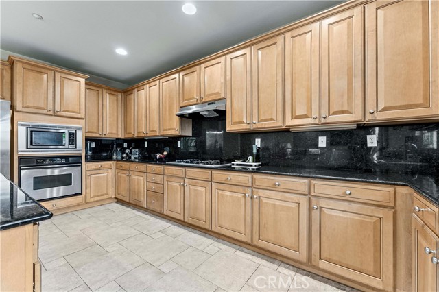 Detail Gallery Image 9 of 42 For 15601 N Peak Ln, Fontana,  CA 92336 - 4 Beds | 3 Baths