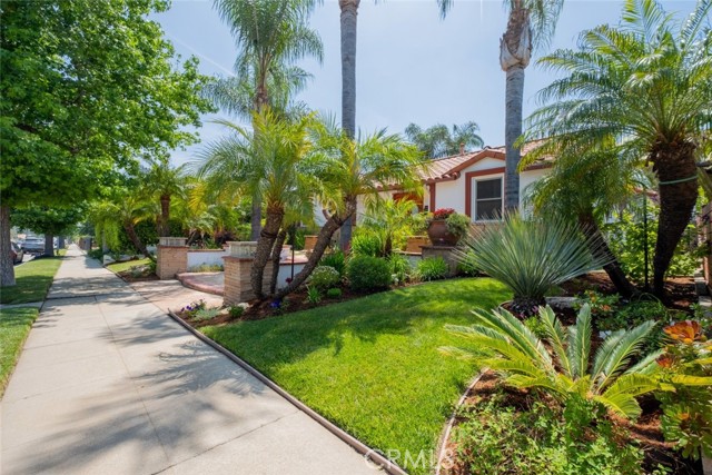 Detail Gallery Image 2 of 35 For 16732 Lassen St, Northridge,  CA 91343 - 3 Beds | 3 Baths