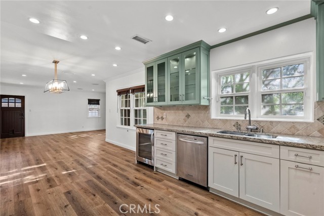 Detail Gallery Image 6 of 33 For 5752 Calhoun Ave, Sherman Oaks,  CA 91401 - 3 Beds | 2 Baths