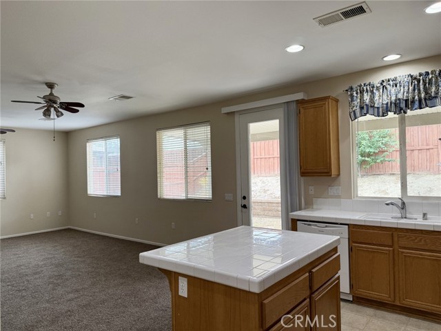 241 Carner Lane, Hemet CA: https://media.crmls.org/medias/f6e957a2-0cdf-457f-8735-da5b7a0736d8.jpg
