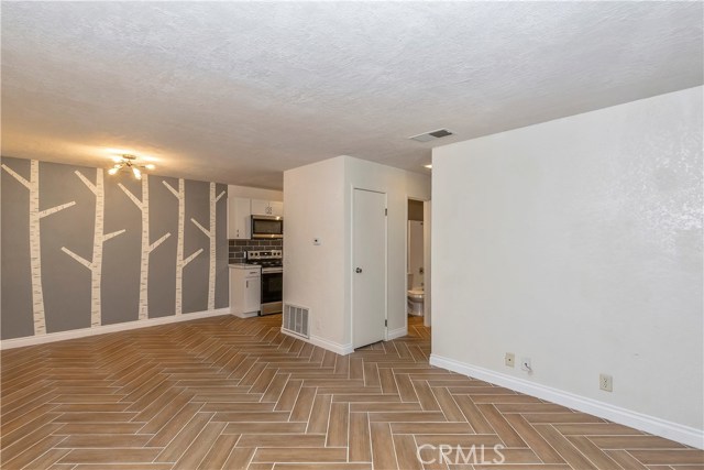 Image 6 for 2875 Los Felices RD #107