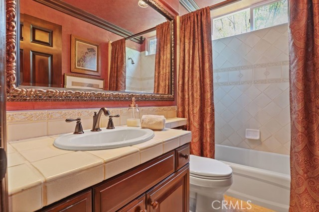 6 Marble Creek Lane, Coto de Caza CA: https://media.crmls.org/medias/f6ea23bb-49a4-45bc-b90d-3eb75d3ac898.jpg