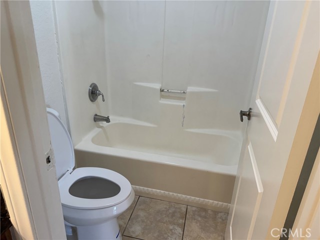 Detail Gallery Image 6 of 10 For 1345 Cabrillo Park Dr #M16,  Santa Ana,  CA 92701 - 1 Beds | 1 Baths