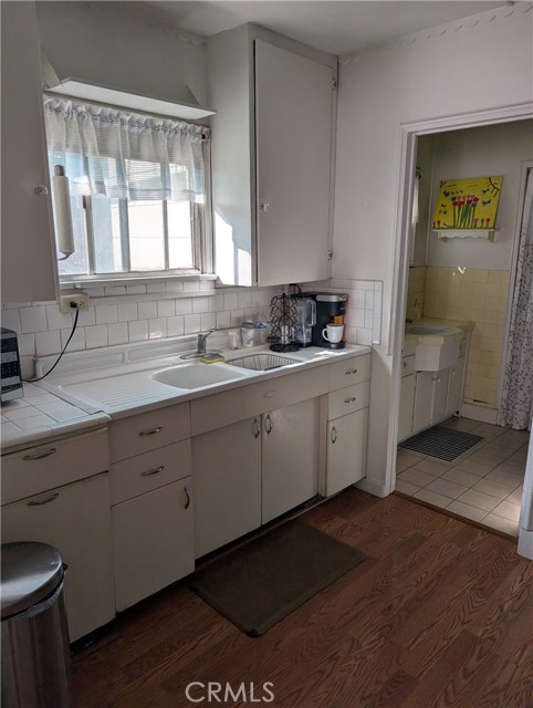 Detail Gallery Image 11 of 13 For 815 E Magnolia, Burbank,  CA 91501 - 4 Beds | 2 Baths