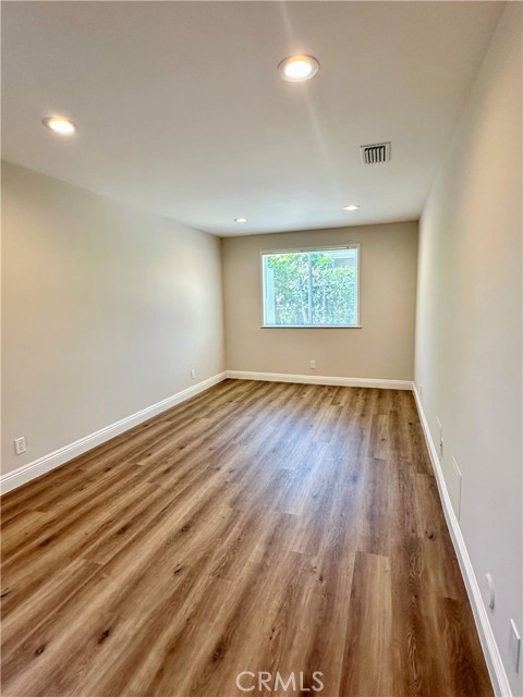 17223 Kingsbury Street, Granada Hills CA: https://media.crmls.org/medias/f6eaf44e-2f06-4a50-a06d-e2f74213b55e.jpg