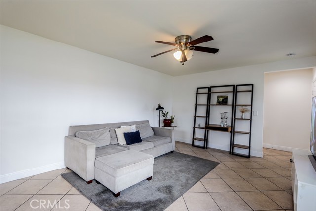 Detail Gallery Image 10 of 28 For 1009 Fairlawn St, Santa Ana,  CA 92703 - 3 Beds | 1/1 Baths