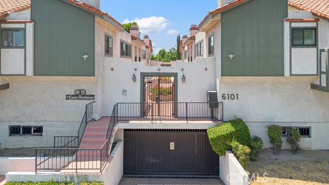 6101 Fulton Avenue, Van Nuys CA: https://media.crmls.org/medias/f6ebe61a-be21-48cb-9a63-2580fcb53f2e.jpg