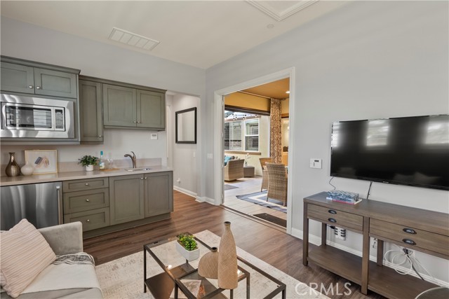 46 Dogwood, Lake Forest CA: https://media.crmls.org/medias/f6ec2258-a405-4866-8d3f-7c07f0f80f7b.jpg
