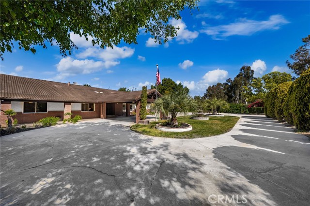 2465 Via Oeste Drive, Fallbrook CA: https://media.crmls.org/medias/f6ed3077-c3f1-4caa-8b25-60ede01b3637.jpg