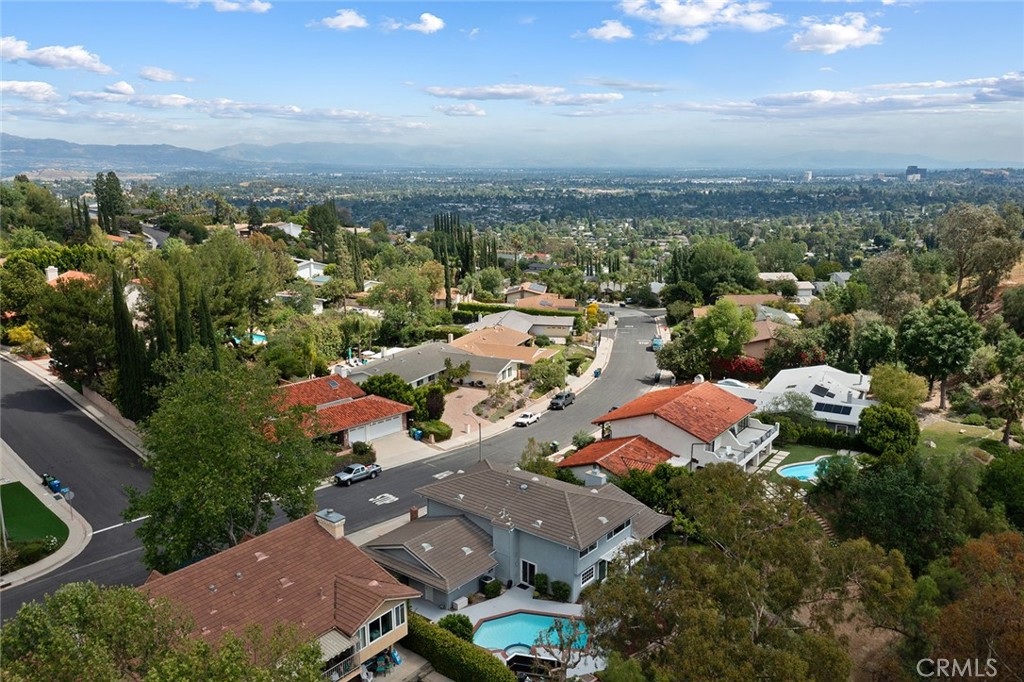 https://media.crmls.org/medias/f6eda89d-1126-456e-9a48-20c0e3f873f5.jpg?preset=X-Large
