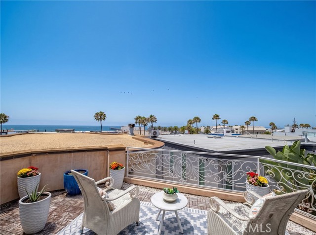 1105 Manhattan, Hermosa Beach, California 90254, 4 Bedrooms Bedrooms, 0 ,2 BathroomsBathrooms,Residential,For Sale,Manhattan,0,PV26150388