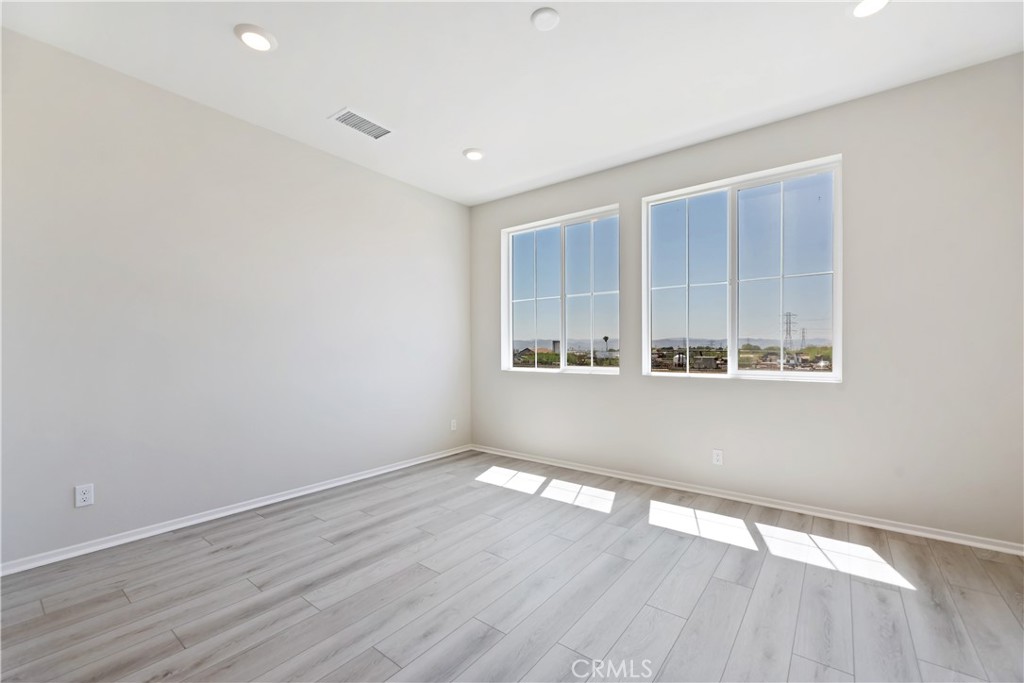 MLS #OC25132963 img 6