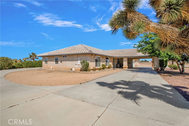7330 Smoke Tree Road, Phelan CA: https://media.crmls.org/medias/f6ee2c40-23f5-47be-a56b-47ca0162e726.jpg