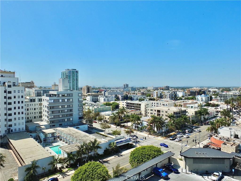 https://media.crmls.org/medias/f6ee8cb1-31cd-4cc3-9ba2-b74aae40127f.jpg?preset=X-Large