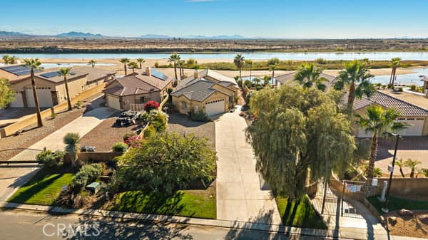 Detail Gallery Image 2 of 38 For 2710 Colorado River, Blythe,  CA 92225 - 3 Beds | 2 Baths