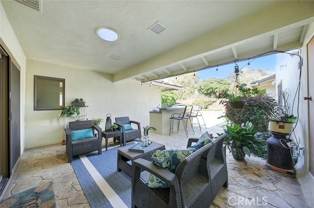 1210 Los Altos Avenue, Long Beach CA: https://media.crmls.org/medias/f6f05e4d-c09b-4774-8806-1b21e2ca321a.jpg