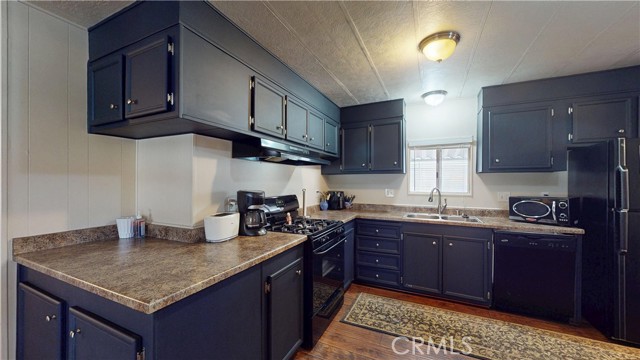 Detail Gallery Image 8 of 31 For 3595 Santa Fe Ave #214,  Long Beach,  CA 90810 - 2 Beds | 2 Baths