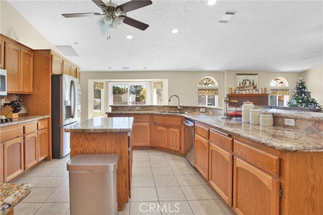 Detail Gallery Image 21 of 61 For 7870 El Manor Rd, Oak Hills,  CA 92344 - 4 Beds | 2/1 Baths