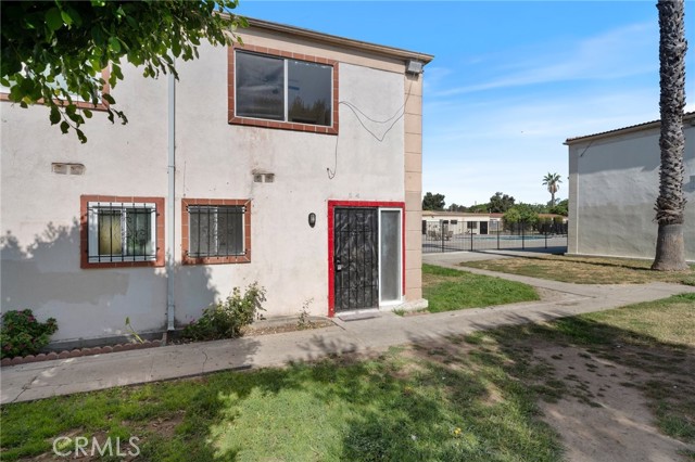 1000 Bishop Street, Santa Ana, California 92701, 2 Bedrooms Bedrooms, ,1 BathroomBathrooms,Condominium,For Sale,Bishop,CV24156901