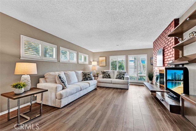 1309 N Linwood Avenue, Santa Ana CA: https://media.crmls.org/medias/f6f2ddfc-7f6a-434e-908e-eda4200cd23e.jpg