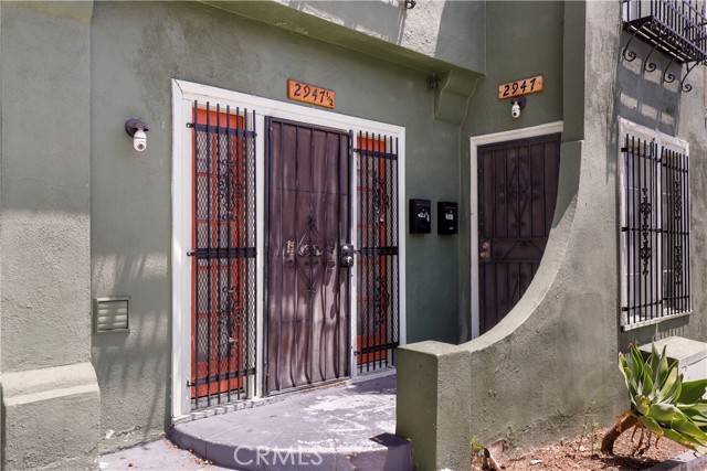 2945 W 11th Street, Los Angeles CA: https://media.crmls.org/medias/f6f3d8af-2781-47f7-be1d-935ec5a37eae.jpg