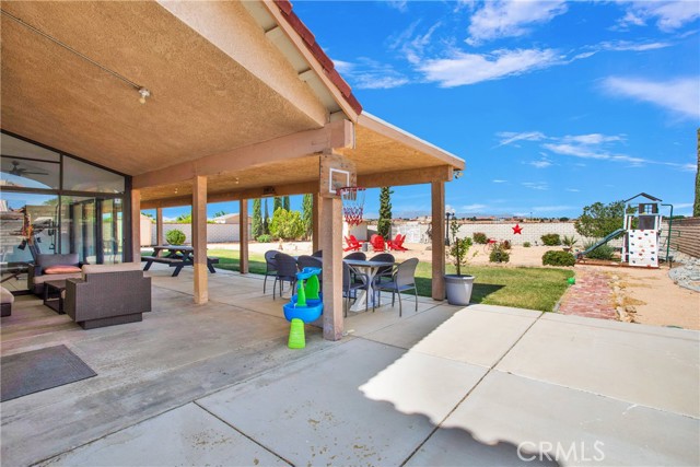 12450 Indian River Drive, Apple Valley CA: https://media.crmls.org/medias/f6f46987-8d1d-469f-927a-866727dd4a7b.jpg