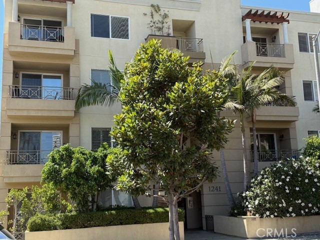 1241 S Westgate Avenue, Los Angeles CA: https://media.crmls.org/medias/f6f4c10d-1202-4247-81d0-6e3690047d38.jpg