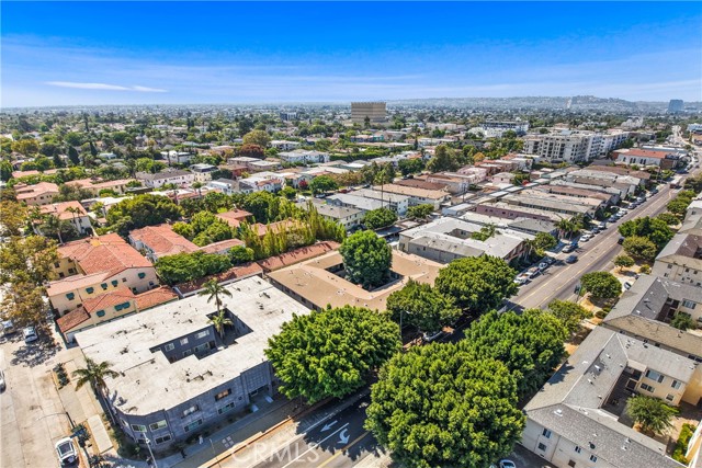 1118 S Fairfax Avenue, Los Angeles CA: https://media.crmls.org/medias/f6f4dd42-8db7-416c-9556-e542a5795a14.jpg