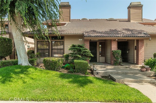 712 E Magill Avenue, Fresno CA: https://media.crmls.org/medias/f6f76b4f-bef1-49b8-a181-313e85d0b6cb.jpg
