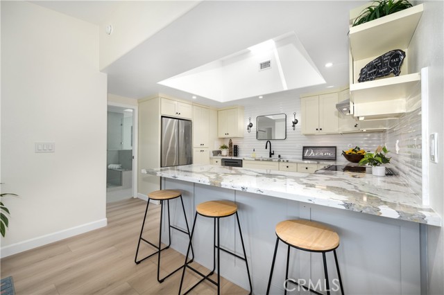 1540 Northwood Road, Seal Beach CA: https://media.crmls.org/medias/f6f7bf76-260e-4c37-ad9c-db09a815baef.jpg